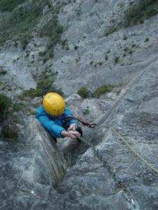 Paso de cadena en la ferrata de Sacs - Benasque